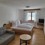 Zum Eichhof فندق